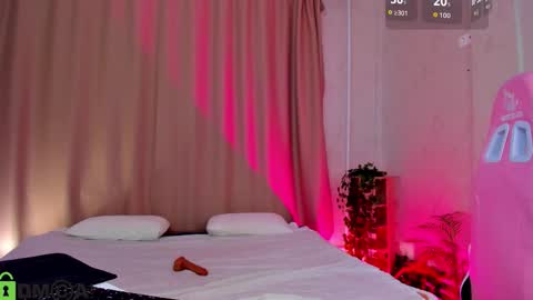 Snapshot of mila_kinor chatting on October 15, 1:06 am mila_kinor online show from October 15, 1:06 am