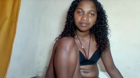 mila_lunah online show from March 22, 12:52 pm