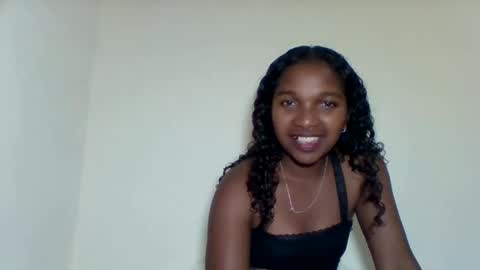 mila_lunah online show from April 18, 2:21 pm