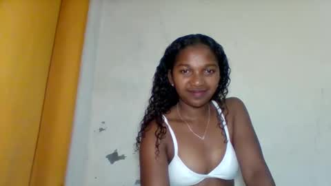 mila_lunah online show from May 2, 2:38 am