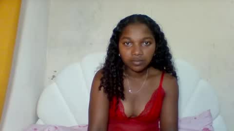 mila_lunah online show from May 19, 1:56 am