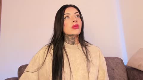 Snapshot of mila_monty__ chatting on December 15, 7:10 pm online show from December 15, 7:10 pm