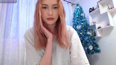 Snapshot of mila_nowak chatting on December 22, 7:33 pm mila nowak online show from December 22, 7:33 pm