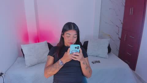 Snapshot of mila_rose1 chatting on March 25, 2:17 am martina online show from March 25, 2:17 am