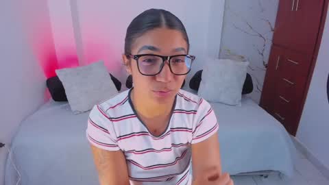 Snapshot of mila_rose1 chatting on April 4, 2:54 am martina online show from April 4, 2:54 am