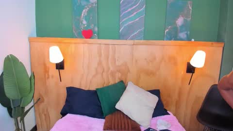 Mila and samy online show from October 18, 11:55 am