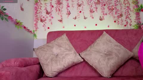 Snapshot of mila_sweet_v chatting on March 21, 8:19 am Mila online show from March 21, 8:19 am