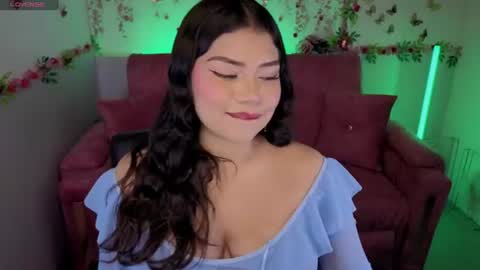 Snapshot of mila_sweet_v chatting on June 29, 7:14 am Mila online show from June 29, 7:14 am