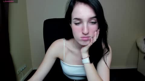 Snapshot of mila_sweets chatting on September 24, 6:50 am Mila online show from September 24, 6:50 am