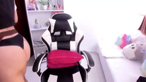 Snapshot of mila_violet chatting on October 30, 8:09 pm Mila online show from October 30, 8:09 pm
