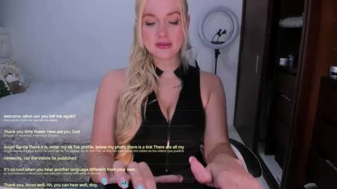 Snapshot of mila_violet chatting on December 1, 11:10 pm Mila online show from December 1, 11:10 pm