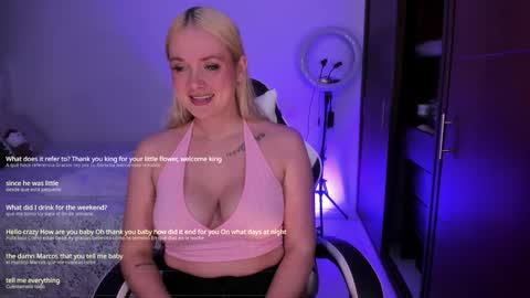 Snapshot of mila_violet chatting on December 4, 11:13 pm Mila online show from December 4, 11:13 pm