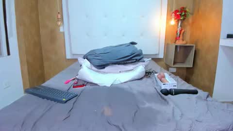          online show from March 8, 2:04 am