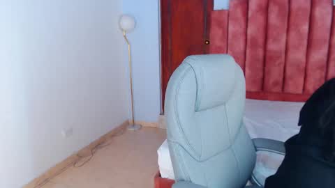 Snapshot of milaa_star chatting on October 9, 4:10 am milaa_star online show from October 9, 4:10 am