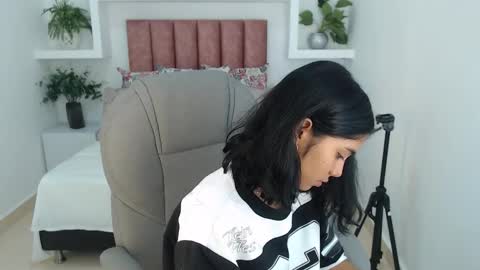 milaa_star online show from December 19, 3:24 am