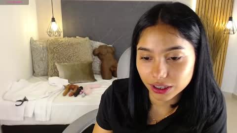 milaa_star online show from May 6, 3:57 am