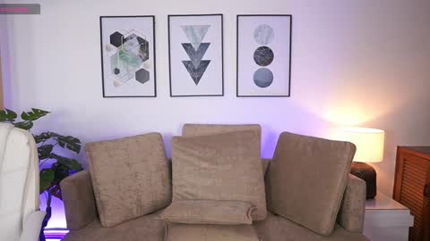 Snapshot of milacrave chatting on September 9, 11:43 am milacrave online show from September 9, 11:43 am