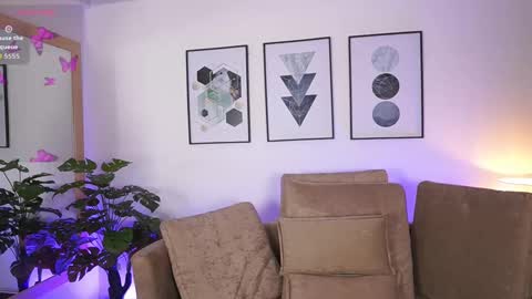 Snapshot of milacrave chatting on September 12, 11:43 am milacrave online show from September 12, 11:43 am