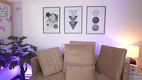 Snapshot of milacrave chatting on September 15, 11:43 am milacrave online show from September 15, 11:43 am