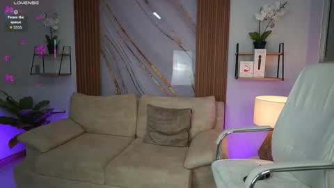 Snapshot of milacrave chatting on October 13, 11:32 am milacrave online show from October 13, 11:32 am