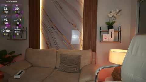 Snapshot of milacrave chatting on October 14, 11:44 am milacrave online show from October 14, 11:44 am