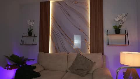 milacrave online show from December 4, 11:41 am