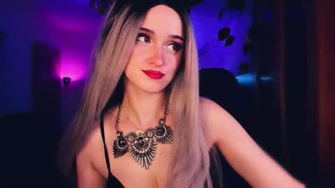 Snapshot of miladyjolie chatting on November 15, 4:14 pm MiladyJolie online show from November 15, 4:14 pm