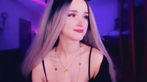 Snapshot of miladyjolie chatting on January 9, 3:20 am MiladyJolie online show from January 9, 3:20 am