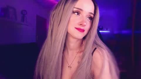 Snapshot of miladyjolie chatting on January 14, 6:08 am MiladyJolie online show from January 14, 6:08 am