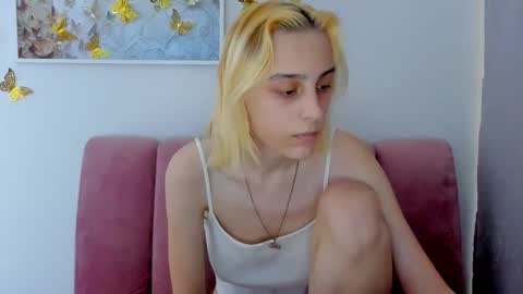 Snapshot of milaglow chatting on January 16, 2:43 pm MilaGlow online show from January 16, 2:43 pm