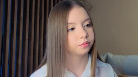 Mila online show from February 16, 2:35 pm