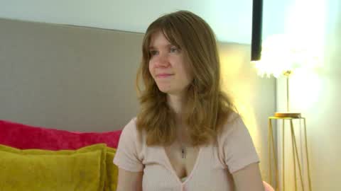 Snapshot of milamaelis chatting on March 22, 6:28 am Mila online show from March 22, 6:28 am