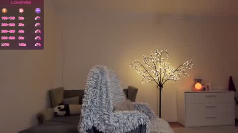 Snapshot of milamurrr_ chatting on December 13, 1:55 pm Milana online show from December 13, 1:55 pm