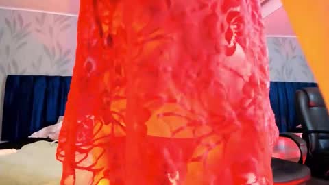 Snapshot of milan_daph chatting on February 14, 5:32 pm Daphne online show from February 14, 5:32 pm