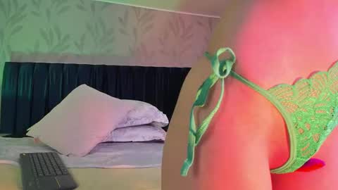 Snapshot of milan_daph chatting on March 3, 5:30 pm Daphne online show from March 3, 5:30 pm