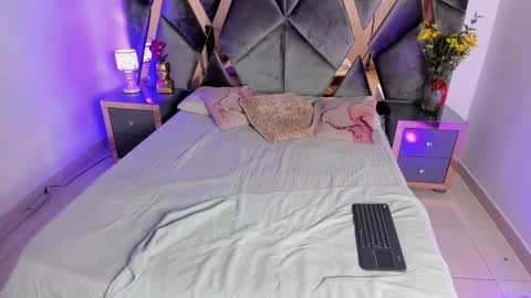 Snapshot of milan_ebony chatting on March 12, 11:49 am Milan online show from March 12, 11:49 am