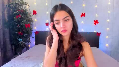 Snapshot of milana_crystal_ chatting on December 5, 8:12 am Milana online show from December 5, 8:12 am