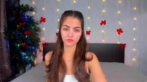 Snapshot of milana_crystal_ chatting on December 22, 8:11 am Milana online show from December 22, 8:11 am