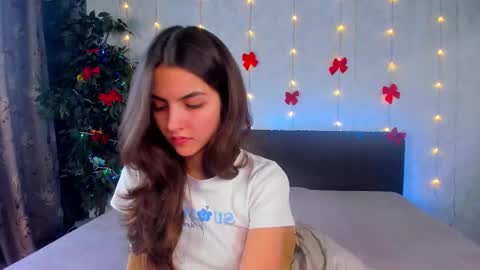 Snapshot of milana_crystal_ chatting on January 6, 8:29 am Milana online show from January 6, 8:29 am