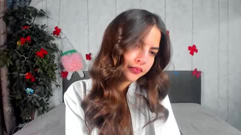 Snapshot of milana_crystal_ chatting on February 4, 7:47 am Milana online show from February 4, 7:47 am