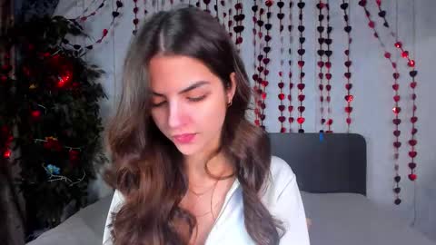 Snapshot of milana_crystal_ chatting on February 6, 8:18 am Milana online show from February 6, 8:18 am