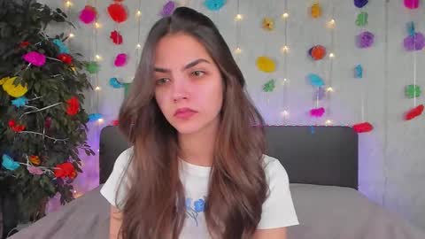 Snapshot of milana_crystal_ chatting on March 18, 8:06 am Milana online show from March 18, 8:06 am