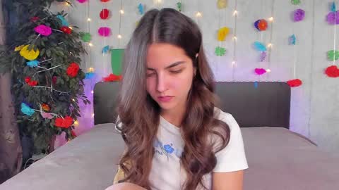 Snapshot of milana_crystal_ chatting on March 26, 8:20 am Milana online show from March 26, 8:20 am