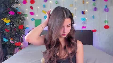 Snapshot of milana_crystal_ chatting on March 31, 7:20 am Milana online show from March 31, 7:20 am