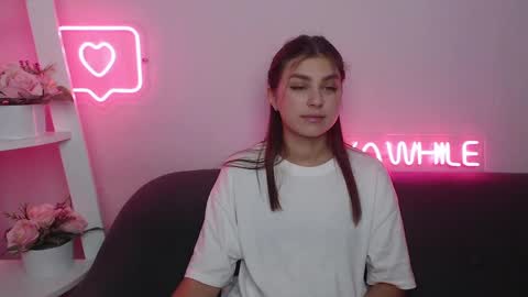 milanaangelas online show from December 12, 6:14 am