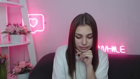 milanaangelas online show from January 19, 5:37 am