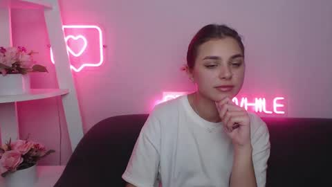 milanaangelas online show from February 1, 11:54 am