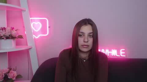 milanaangelas online show from February 7, 1:43 pm