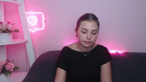 milanaangelas online show from February 9, 11:04 am