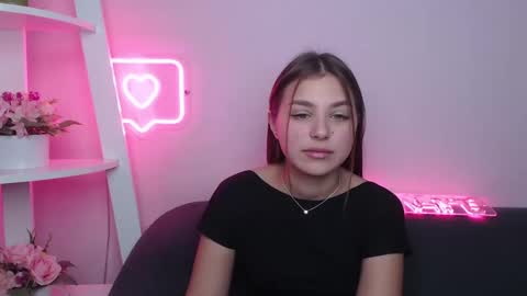 milanaangelas online show from February 14, 5:51 am